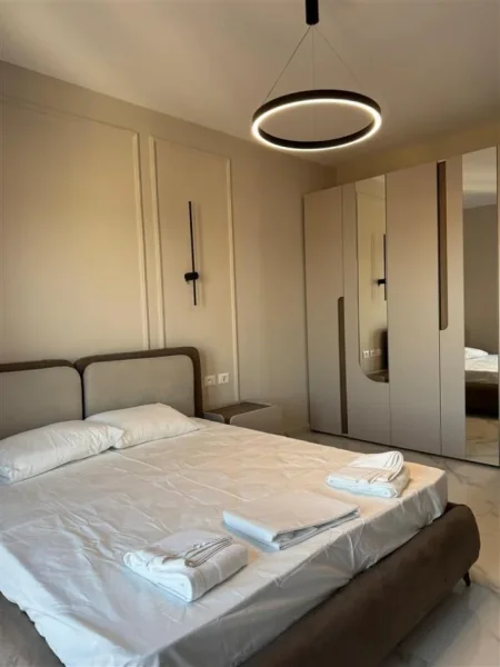 Tirane, jepet me qera apartament 3+1+Ballkon Kati 15, 125 m² 1.900 € (Garden Building)