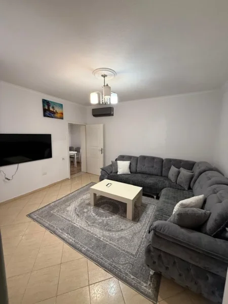 Tirane, jepet me qera apartament 1+1+Ballkon Kati 1, 80 m² 400 € (Allias)