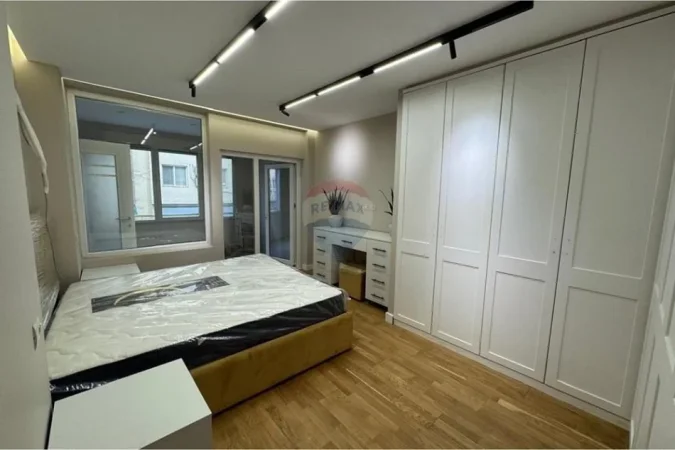 Tirane, jepet me qera 1+1 , 75 m² 900 € 