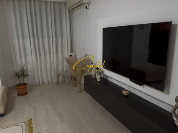 Tirane, jepet me qera apartament 2+1 Kati 3, 129 m² 800 € (BRRYLI)