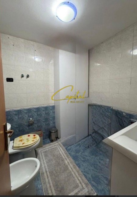 Tirane, jepet me qera apartament 2+1 Kati 3, 129 m² 800 € (BRRYLI)