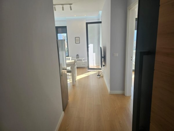Tirane, jepet me qera apartament 1+1 , 57 m² 650 € (rruga karl gega)