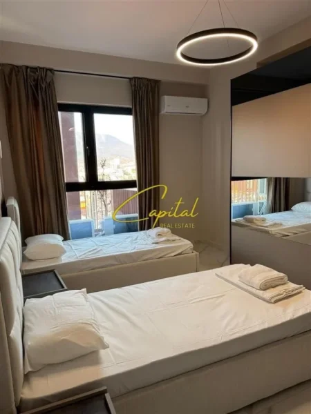 Tirane, jepet me qera apartament 3+1 Kati 15, 130 m² 1.900 € (RESIDENCA GARDEN BULDING)