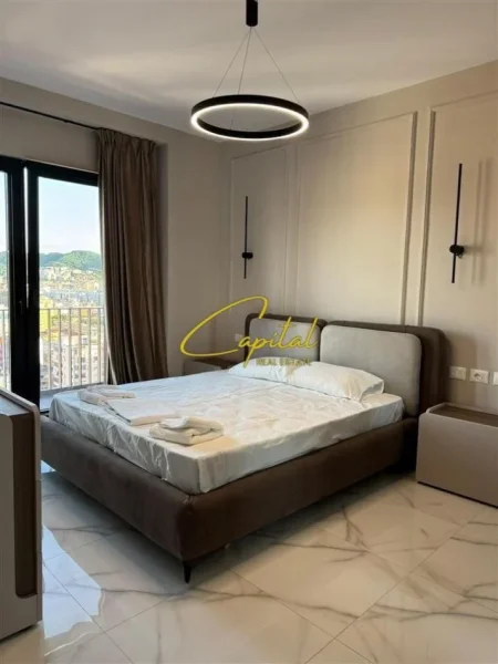 Tirane, jepet me qera apartament 3+1 Kati 15, 130 m² 1.900 € (RESIDENCA GARDEN BULDING)