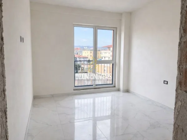 Tirane, jepet me qera apartament 2+1+Ballkon Kati 2, 120 m² 600 € (Bulevardi i Ri)
