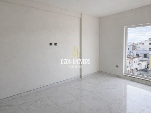 Tirane, jepet me qera apartament 2+1+Ballkon Kati 2, 120 m² 600 € (Bulevardi i Ri)
