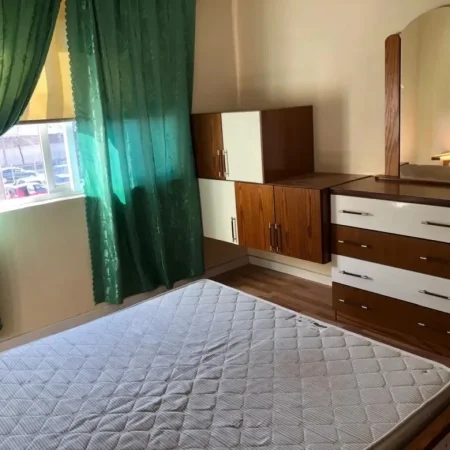 Tirane, jepet me qera apartament 2+1 Kati 4, 82 m² 500 € (Kinostudio)