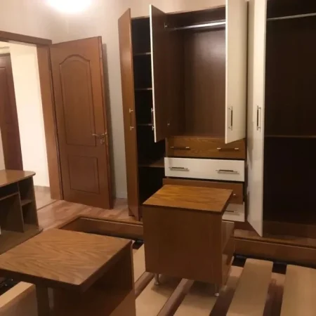 Tirane, jepet me qera apartament 2+1 Kati 4, 82 m² 500 € (Kinostudio)