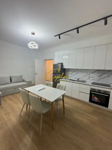 Tirane, jepet me qera apartament 1+1 Kati 2, 80 m² 400 € (SHKOZE)