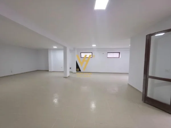 Tirane, jepet me qera ambjent biznesi Kati 0, 90 m² 900 € (KOPSHTI BOTANIK)