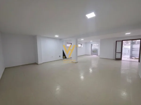 Tirane, jepet me qera ambjent biznesi Kati 0, 90 m² 900 € (KOPSHTI BOTANIK)