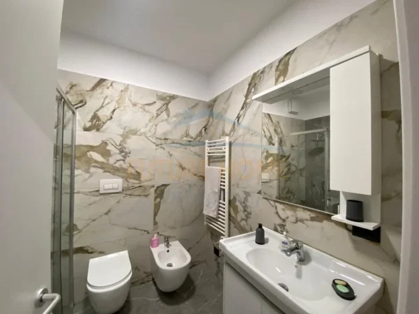 Tirane, jepet me qera apartament 1+1+Ballkon Kati 2, 64 m² 988 € (Rezidenca Sofia, Tiranë.)