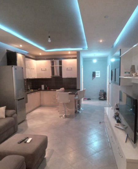 Tirane, jepet me qera apartament 2+1+Ballkon Kati 4, 90 m² 500 € (Astir (pranë bar Artistit))