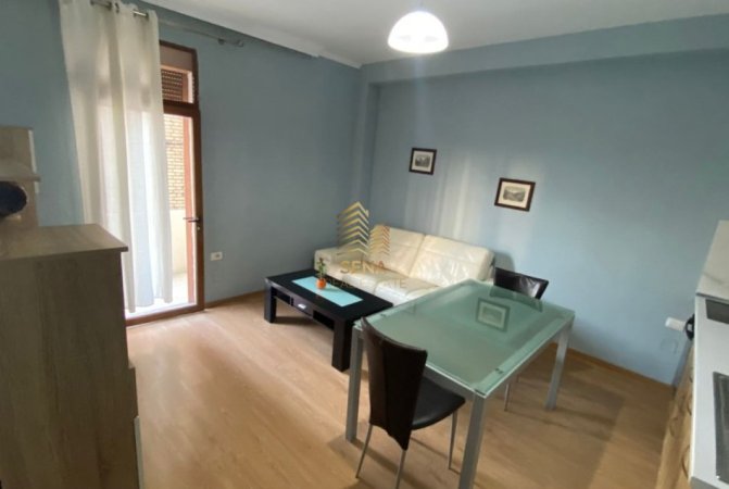 Tirane, jepet me qera apartament 1+1+Ballkon Kati 2, 68 m² 500 € (Rruga Ali Demi)