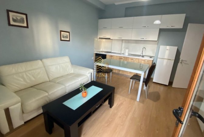 Tirane, jepet me qera apartament 1+1+Ballkon Kati 2, 68 m² 500 € (Rruga Ali Demi)