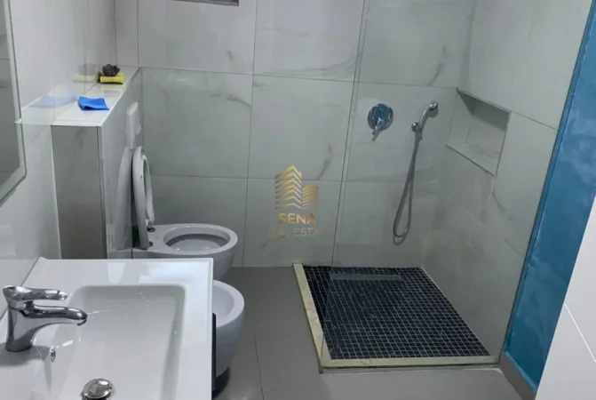 Tirane, jepet me qera apartament 1+1+Ballkon Kati 2, 68 m² 500 € (Rruga Ali Demi)