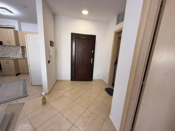 Tirane, jepet me qera apartament 1+1+Ballkon Kati 7, 74 m² 400 € (Yzberisht)