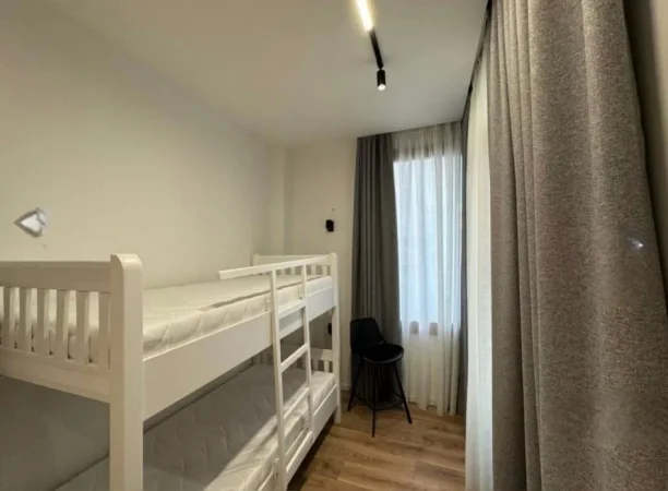 Tirane, jepet me qera apartament 2+1 Kati 1, 120 m² 700 € (Prane Kristal Center)