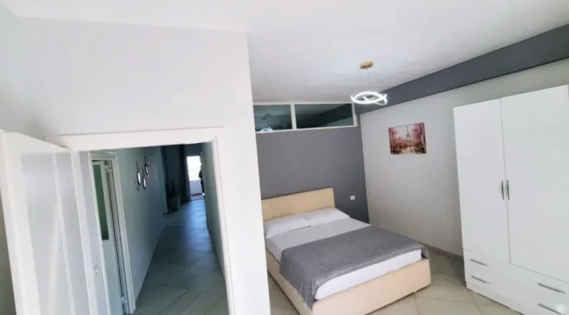 JEPET APARTAMENT 2+1 ME QIRA TE PALLATET E VERDHA TEK CASA ITALIA , 450 €uro