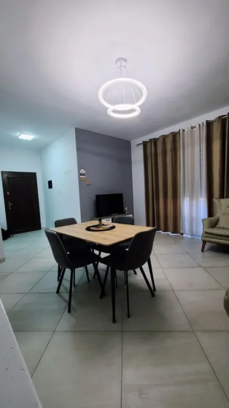 JEPET APARTAMENT 2+1 ME QIRA TE PALLATET E VERDHA TEK CASA ITALIA , 450 €uro