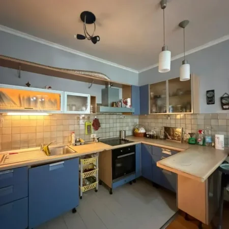 Tirane, shitet apartament 3+1 Kati 5, 103 m² 250.000 € (Rruga e Kosovareve)