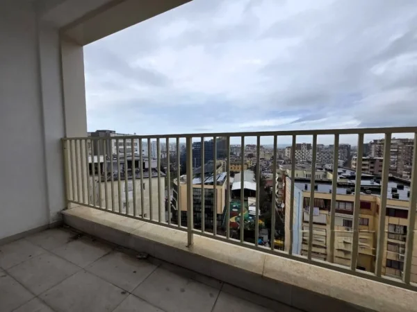 Tirane, jepet me qera zyre Kati 9, 224 m² 1.600 € (zogu i zi)