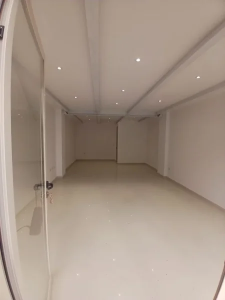 Tirane, jepet me qera ambjent biznesi Kati 0, 260 m² 2.600 € (Don Bosko)