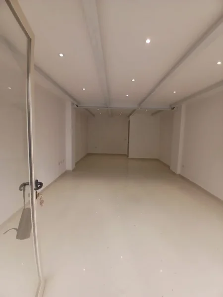 Tirane, jepet me qera ambjent biznesi Kati 0, 260 m² 2.600 € (Don Bosko)