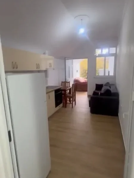 Tirane, jepet me qera Vile 2+1 Kati 3, 70 m² 350 € (Ali Demi)