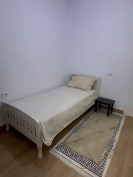 Tirane, jepet me qera Vile 2+1 Kati 3, 70 m² 350 € (Ali Demi)
