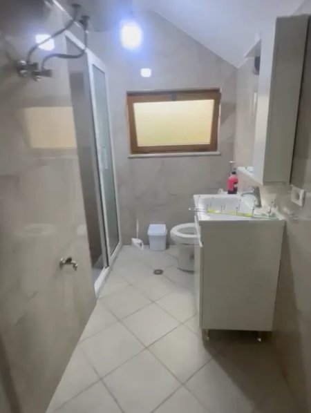 Tirane, jepet me qera Vile 2+1 Kati 3, 70 m² 350 € (Ali Demi)
