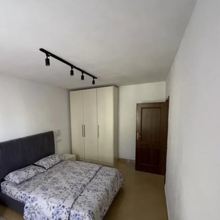 Tirane, jepet me qera apartament 2+1 Kati 4, 90 m² 750 € (Qender)