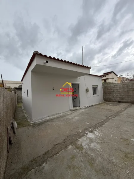 Vlore, shitet shtepi 1+1+Ballkon Kati 0, 56 m² 115.000 € (Rruga mis Durhan)