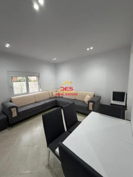 Vlore, shitet shtepi 1+1+Ballkon Kati 0, 56 m² 115.000 € (Rruga mis Durhan)