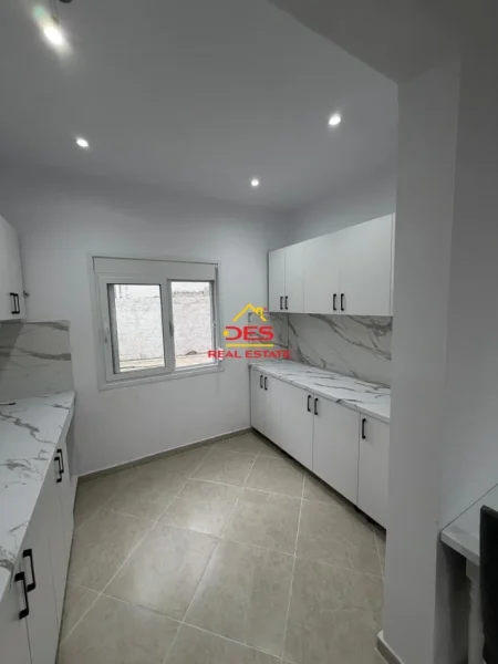 Vlore, shitet shtepi 1+1+Ballkon Kati 0, 56 m² 115.000 € (Rruga mis Durhan)