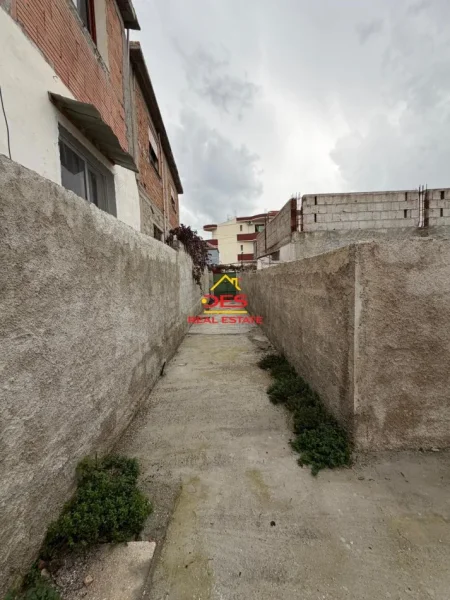 Vlore, shitet shtepi 1+1+Ballkon Kati 0, 56 m² 115.000 € (Rruga mis Durhan)