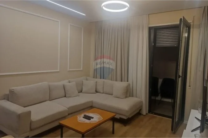 Tirane, jepet me qera apartament 2+1 , 90 m² 700 € (don bosko)