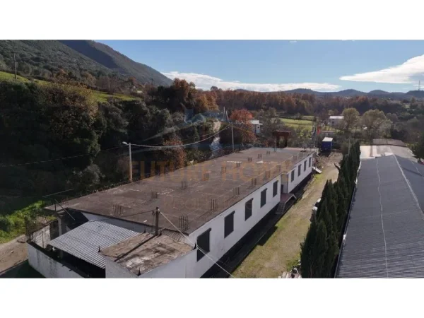 Tirane, jepet me qera magazine Kati 0, 557 m² 2.500 € (TUFINE)