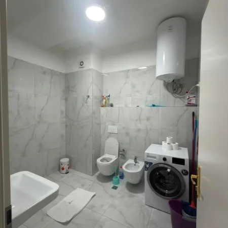 Tirane, shitet apartament 2+1+Ballkon Kati 3, 94 m² 235.000 € (KOMPLEKSI KONTAKT)