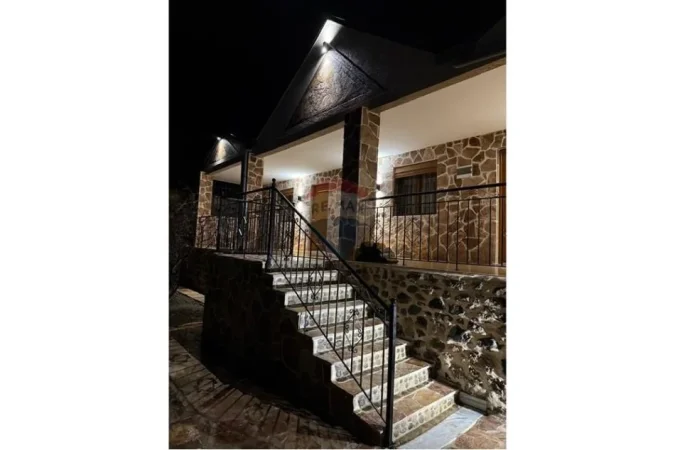 Korce, shitet shtepi 3+1 Kati 1, 144 m² 350.000 € (Voskopoje)