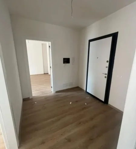 Tirane, jepet me qera ambjent biznesi Kati 6, 98 m² 670 € (Bulevardi i Ri)
