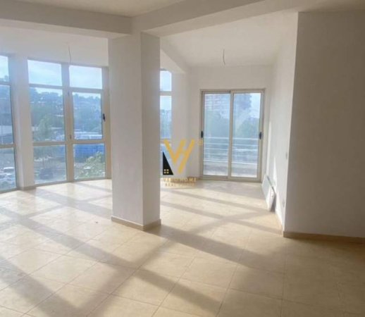Tirane, shitet apartament 2+1 Kati 2, 176 m² 180.000 Euro (yzberisht)