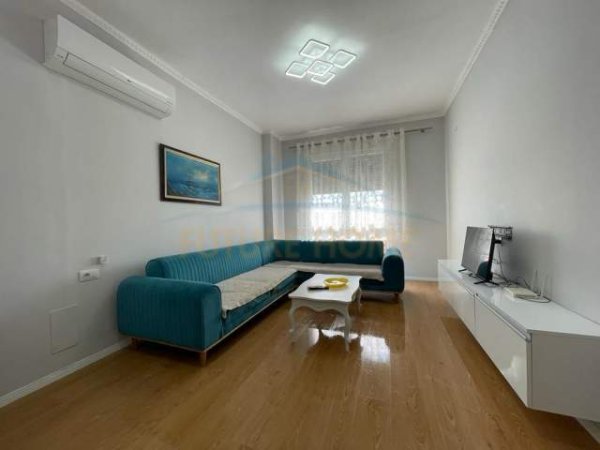 Tirane, jepet me qera apartament 1+1 Kati 2, 95 m² 500 Euro (5 maji)