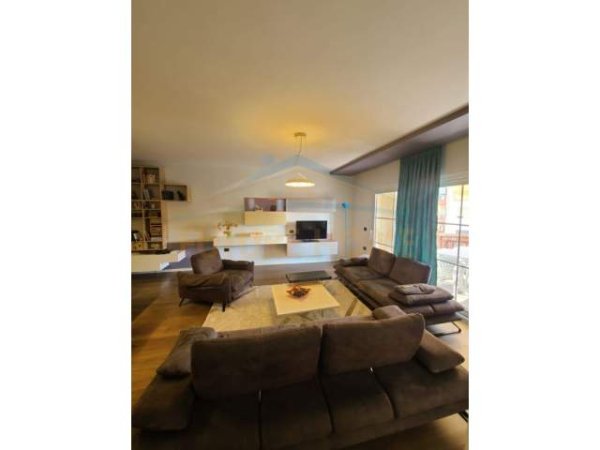 Tirane, jepet me qera apartament 2+1+A+BLK 130 m² 730 Euro (Shkolla Baletit)
