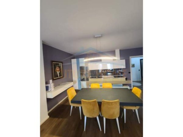 Tirane, jepet me qera apartament 2+1+A+BLK 130 m² 730 Euro (Shkolla Baletit)