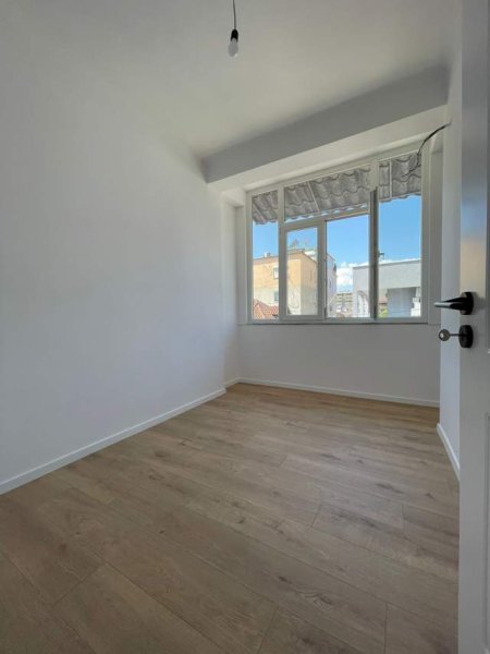 Tirane, shitet 60 m² 108.000 Euro (Rruga e Kavajes)