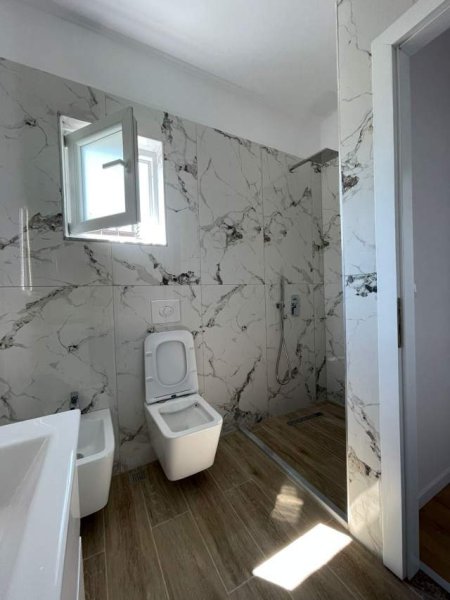 Tirane, shitet 60 m² 108.000 Euro (Rruga e Kavajes)