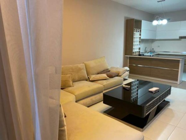 Tirane, jepet me qera Vile Kati 2, 119 m² 1.500 Euro (Rezidenca Kodra e Diellit 1)