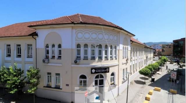 Prishtine, jepet me qera zyre Kati 2, 120 m² 500 Euro (Emin Duraku)