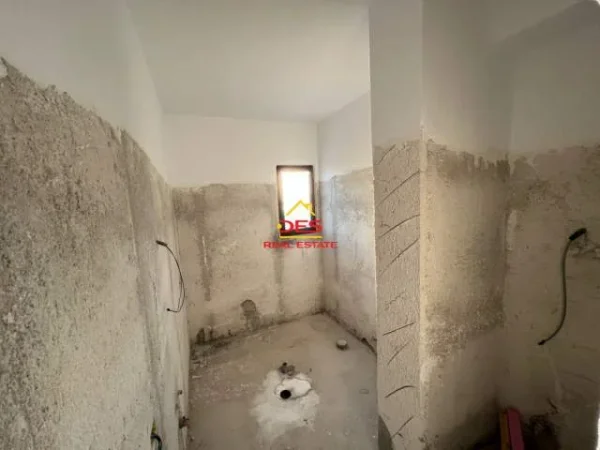 Vlore, shitet apartament Kati 10, 270 m² 145.000 Euro (Transballkanike)